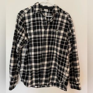 Men’s black and white north face flannel like new